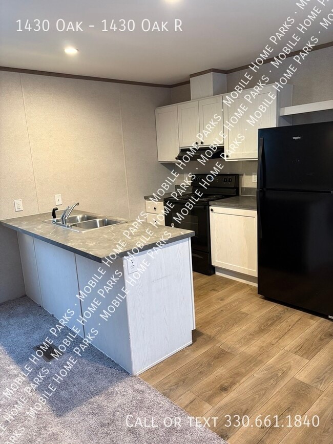 Building Photo - 1430 Oak St