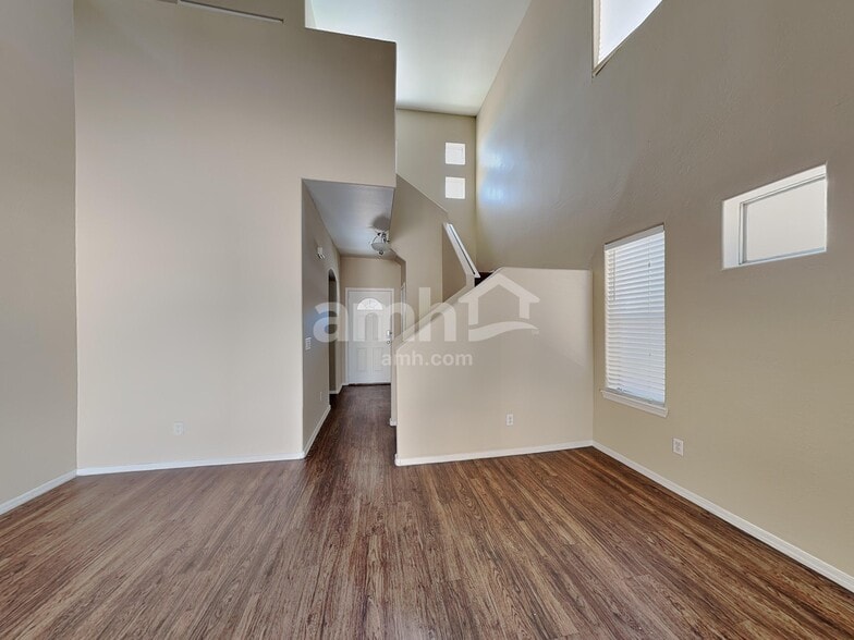 Building Photo - 6612 W Shaw Butte Dr