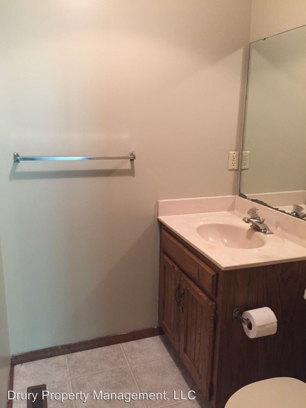 Building Photo - 609 E Redwood St