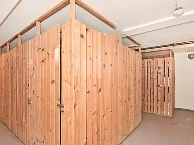 Building Photo - 1328 Webford Ave