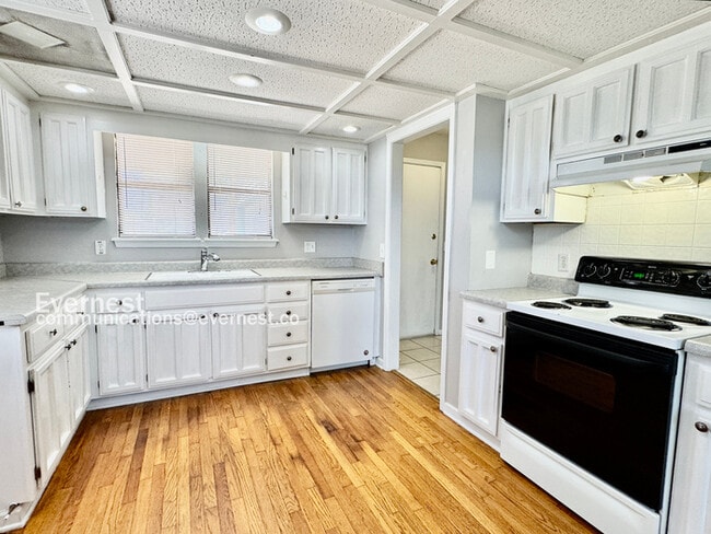 Building Photo - 7021 S 78th E Ave