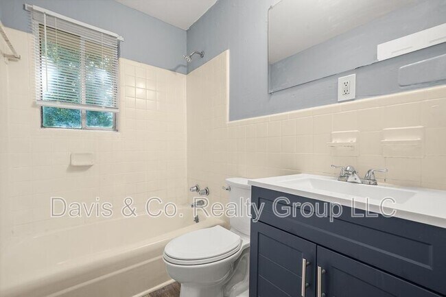 Building Photo - 1156 Hubbard St SW
