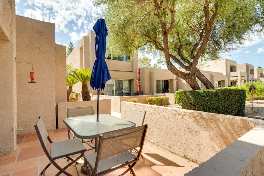 Building Photo - 445 S Desert Palm