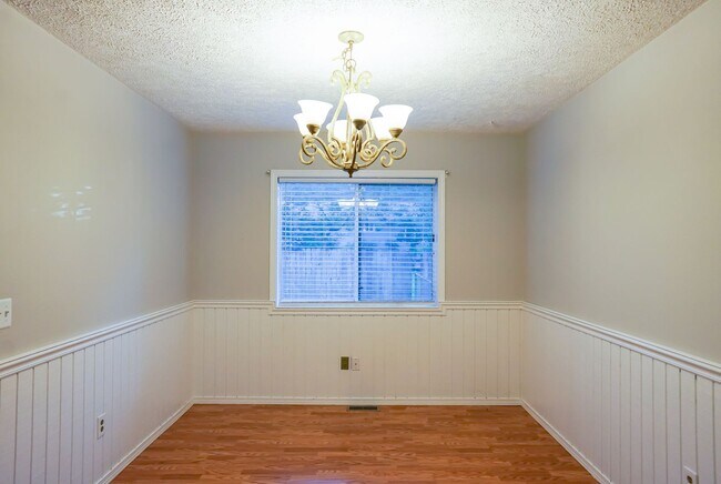 Building Photo - 4 Bedroom home tucked away in Hayden