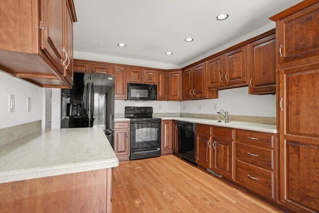 Building Photo - 5050 Mendenhall Dr.