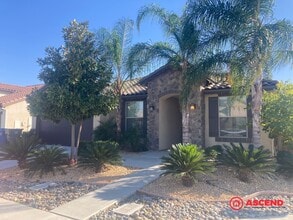 Building Photo - 4-Bedroom Home in Gossamer Grove!