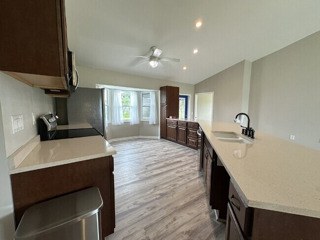 Building Photo - "Charming 3-Bedroom Home in Englewood!"