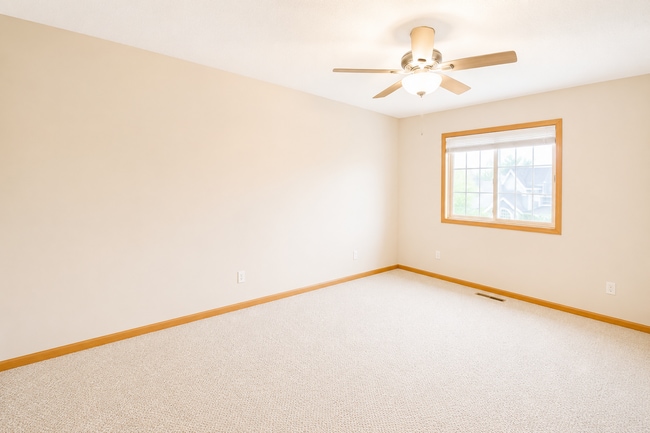 Building Photo - Bright Townhome with Fireplace & Nature Views