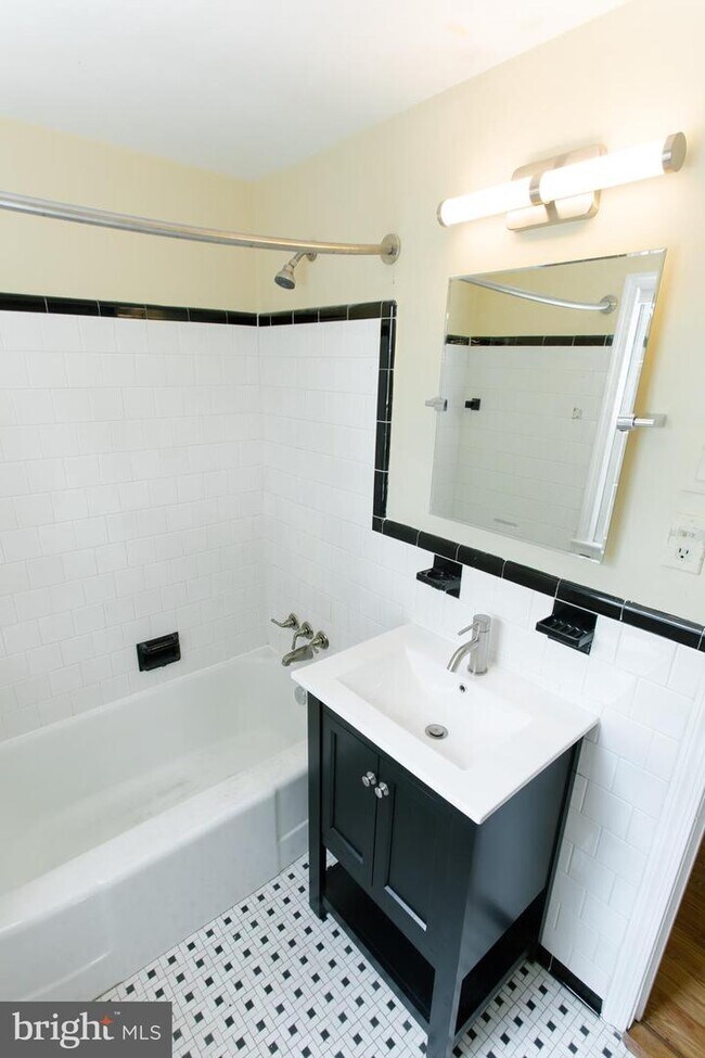 Building Photo - 2809 Pierpont St