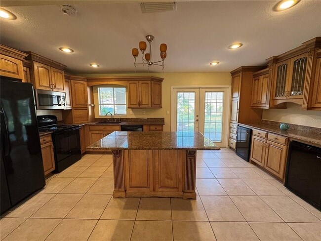 Building Photo - 5221 Londonderry Ln