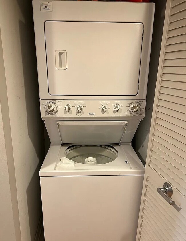 Building Photo - Premium Unit Available Now