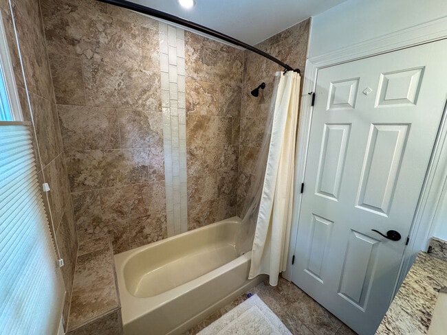Building Photo - 9101 Peartree Landing