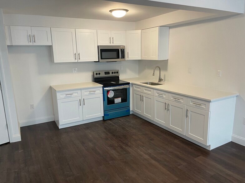 Building Photo - 2545 45th St