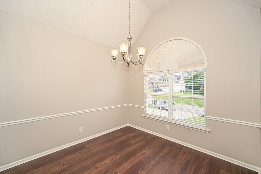 Building Photo - 1903 Champlain Dr
