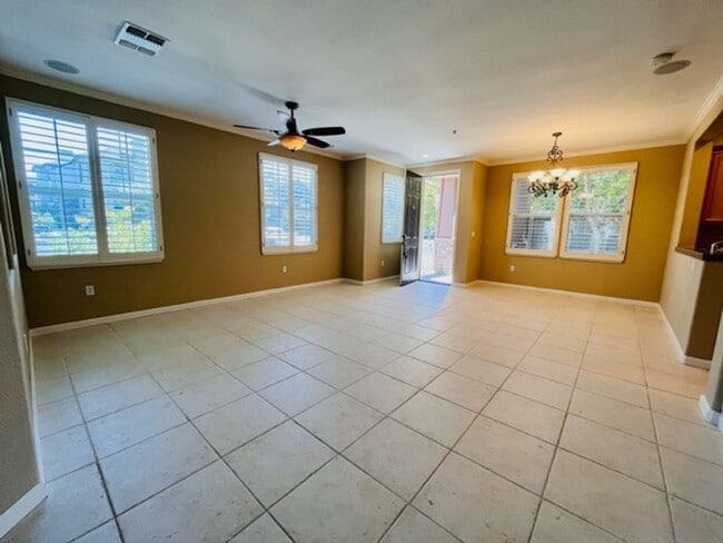 Building Photo - Beautiful 3BD/3BA, Two-Story Corner Unit C...