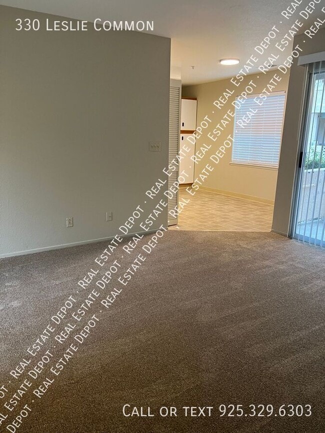 Building Photo - 330 Leslie Common