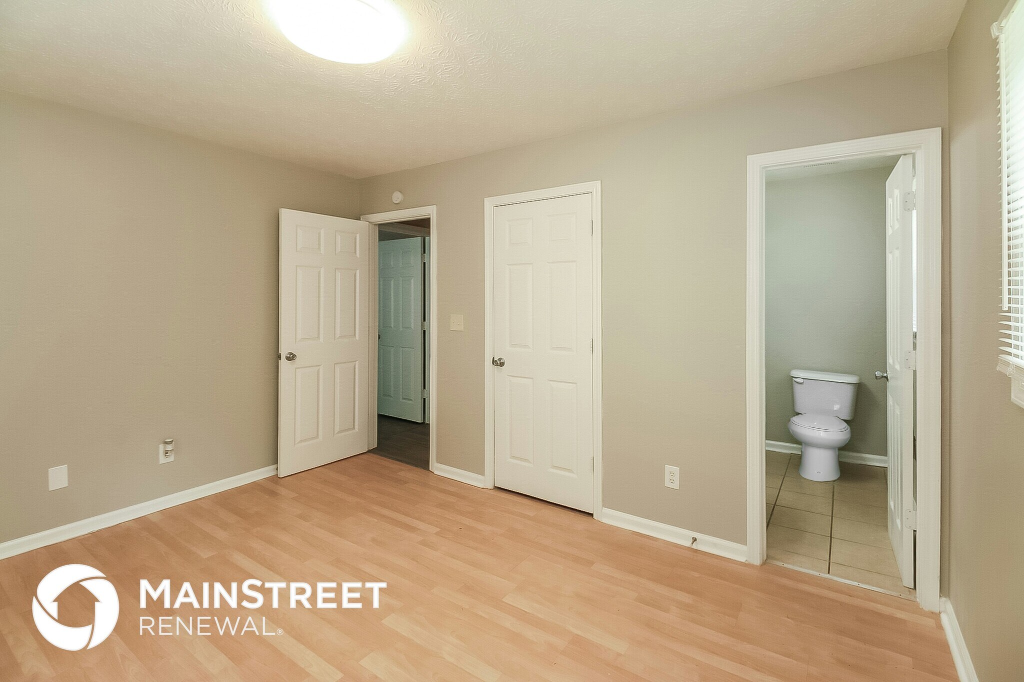 Building Photo - 693 Oak Dr