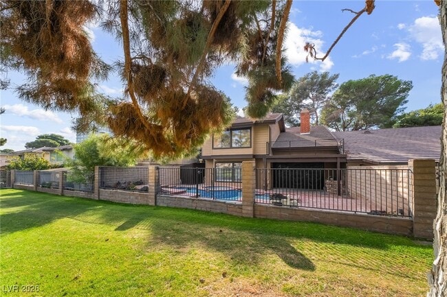 Building Photo - 968 Pinehurst Dr