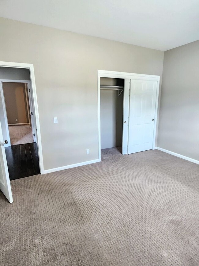 Building Photo - Beautiful, Updated 3 bedroom 2 bathroom home ready to welcome you HOME!