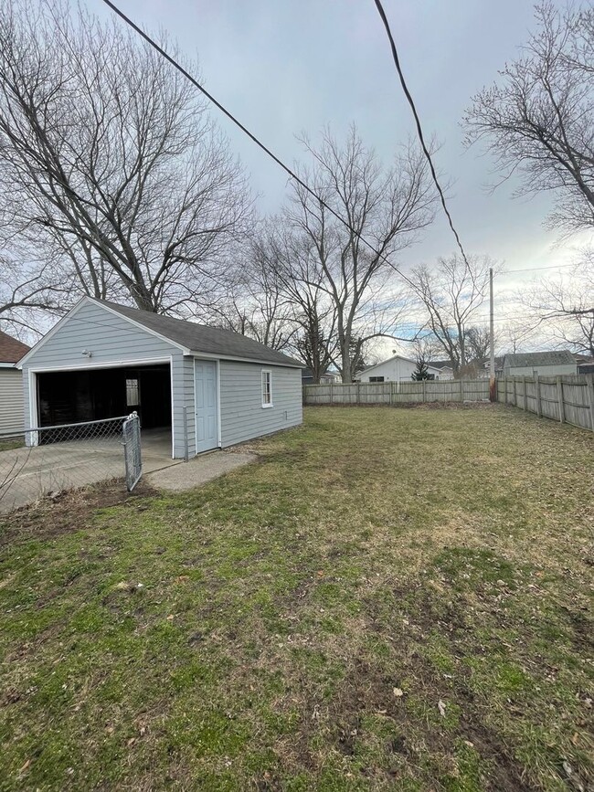 Building Photo - Lovely 2 Bedroom Southside Holland