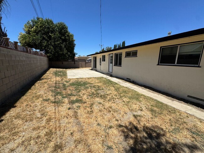 Building Photo - 760 Dennis Ave