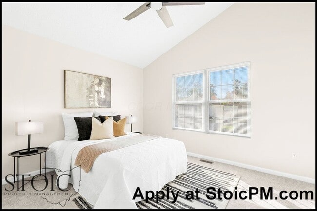 Building Photo - 1860 Meadowlawn Dr