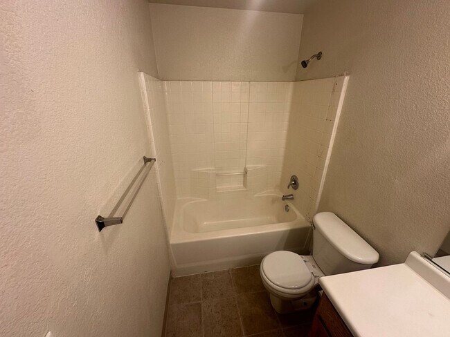 Building Photo - Four Bedroom Two Bathroom Home for Rent