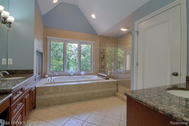 Building Photo - 739 Elderberry Ct