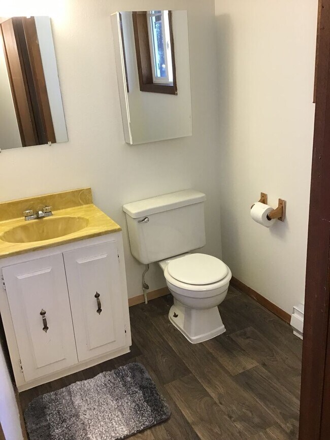 Building Photo - 2 Bedroom Home Near Old Mill