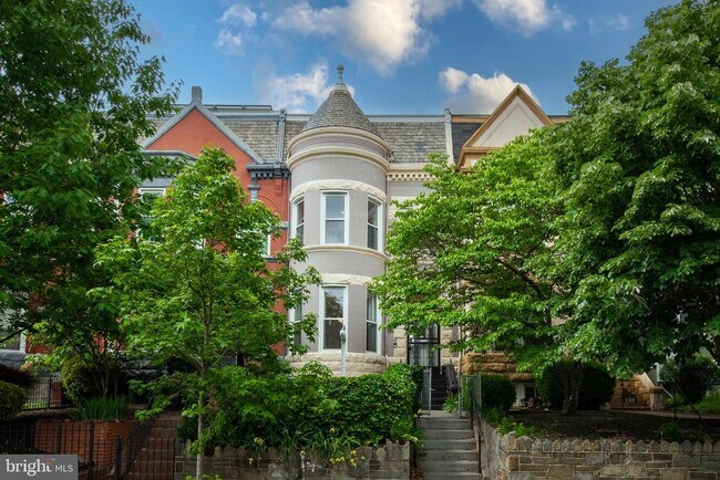 Building Photo - 136 R St NE