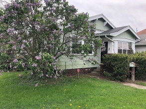 Building Photo - For Rent: 2 Bed 1 Bath with Fence + 1 Gar Garage + Deck!