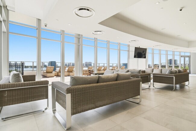 Building Photo - 220 Lake Shore Dr