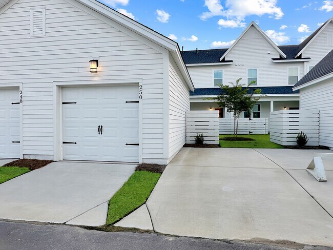 Building Photo - Luxury Townhome in Midtown Nexton