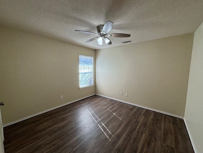 Building Photo - Beautiful Duplex in Northwest Lubbock