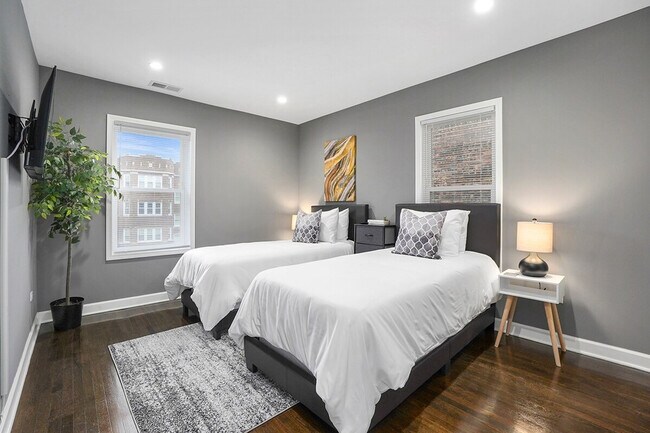 Building Photo - 8128 S King Dr