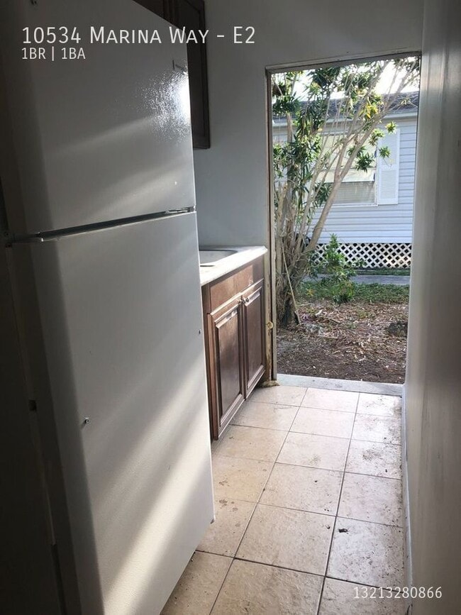 Building Photo - 10534 Marina Way