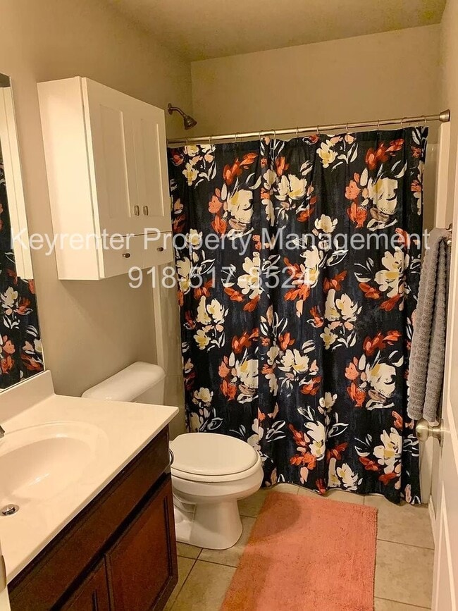 Building Photo - 3 Bed | 2 Bath in Owasso!