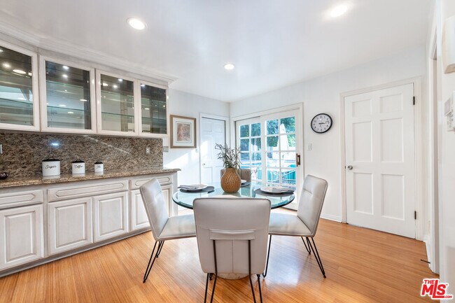 Building Photo - 1148 Coldwater Canyon Dr