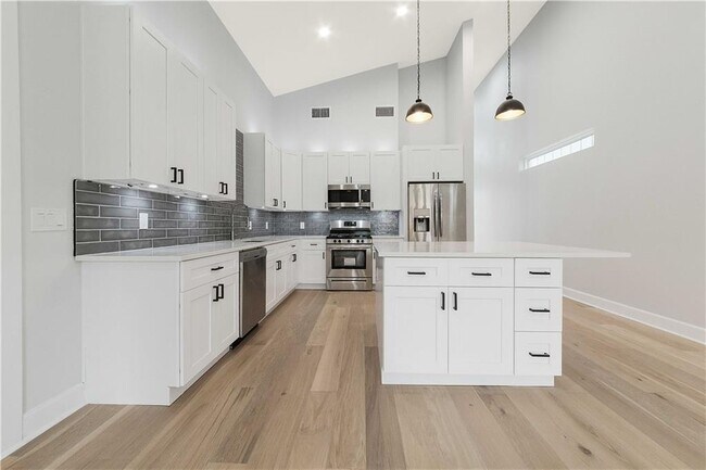 Building Photo - 1210 Brentwood St