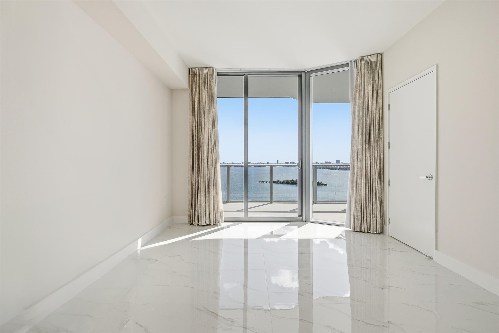 Building Photo - 700 NE 24th St