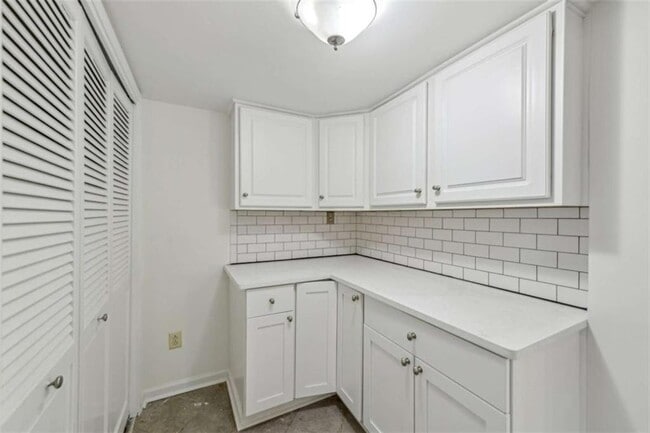 Building Photo - 98 La Rue Pl NW