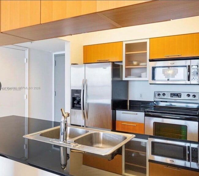 Building Photo - 1750 N Bayshore Dr