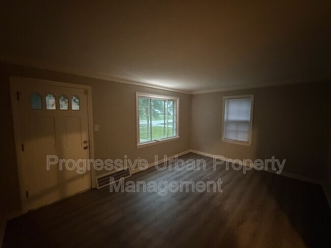 Building Photo - 380 E 260th St