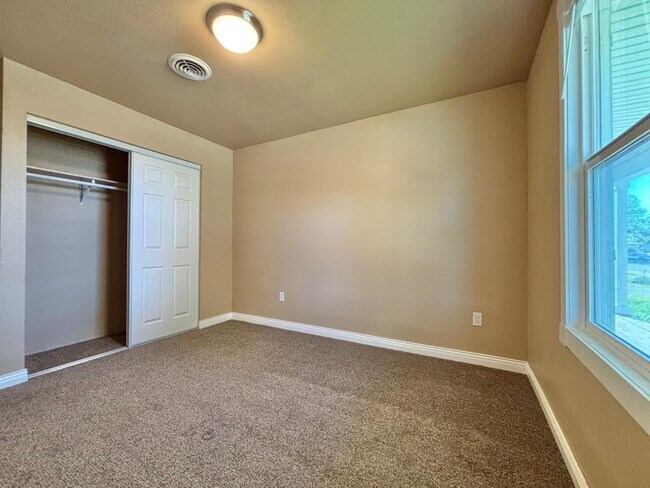 Building Photo - 4216 E Princeton Ave