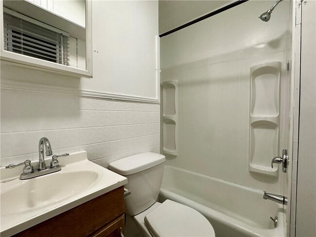 Building Photo - 10 Lachance St