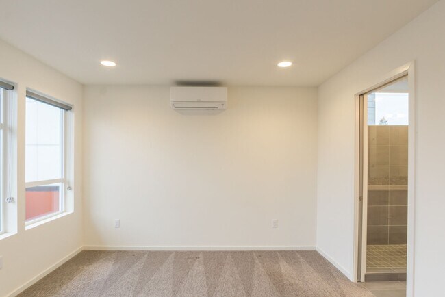 Building Photo - 3Bd/3.25Ba Seattle Home