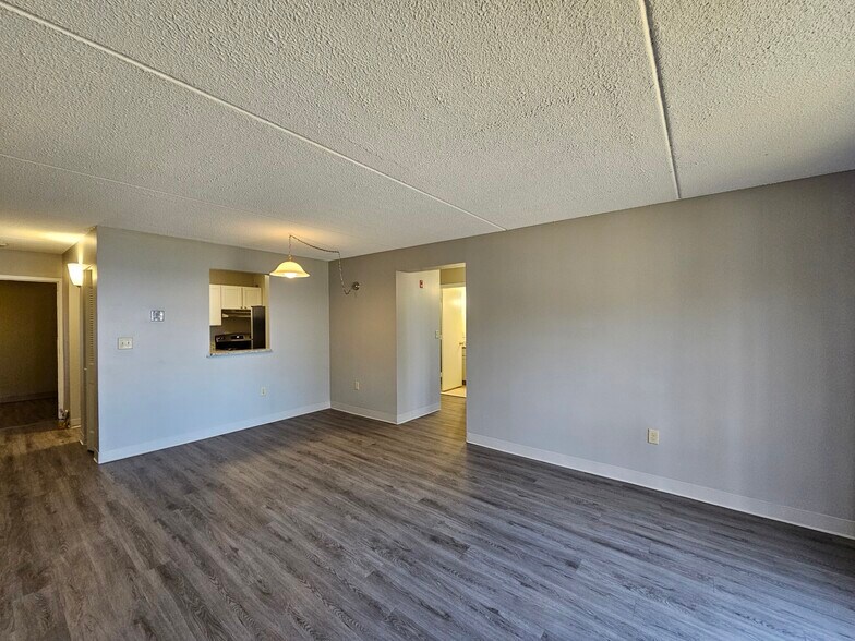 Building Photo - 65 N Point Dr