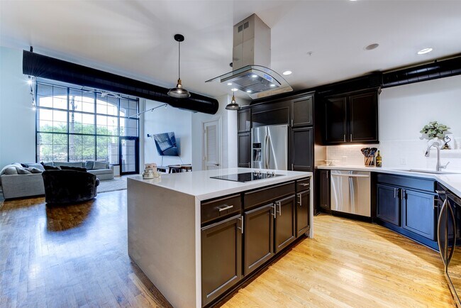 Building Photo - 1005 S Shepherd Dr