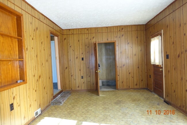 Building Photo - NO SHOWINGS UNTIL FEBRUARY 23, 2024