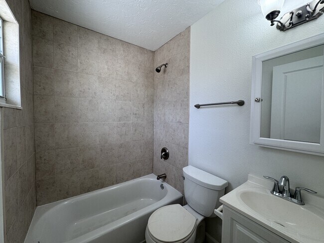 Building Photo - 420 Palmetto Ct